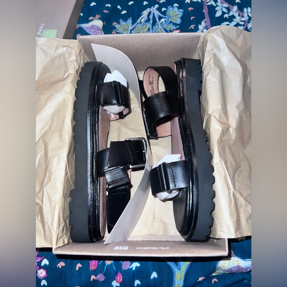Madewell “ BUCKLE SANDALS IN VACHETTA LEATHER” Size 7 1/2
